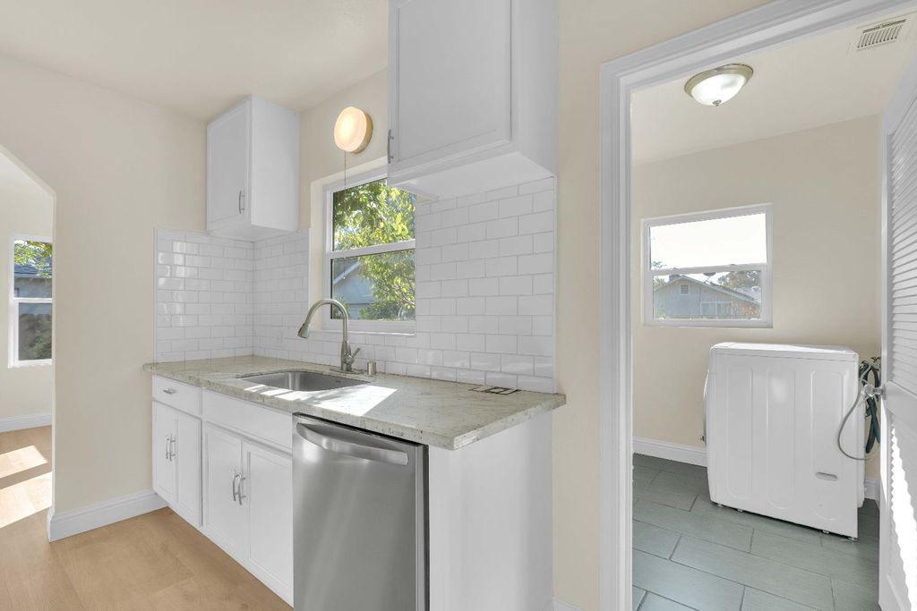 Image 16 of property listing at 3824 Arden Drive S, Fresno, CA 93703