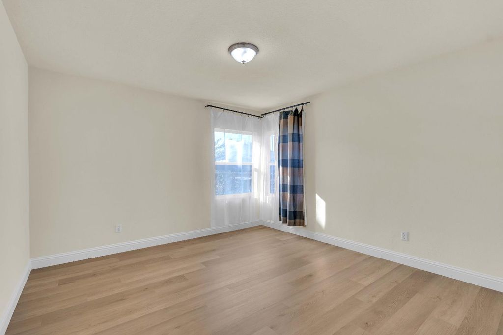 Image 20 of property listing at 3824 Arden Drive S, Fresno, CA 93703