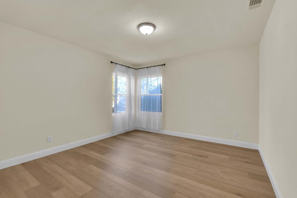 Image 23 of property listing at 3824 Arden Drive S, Fresno, CA 93703