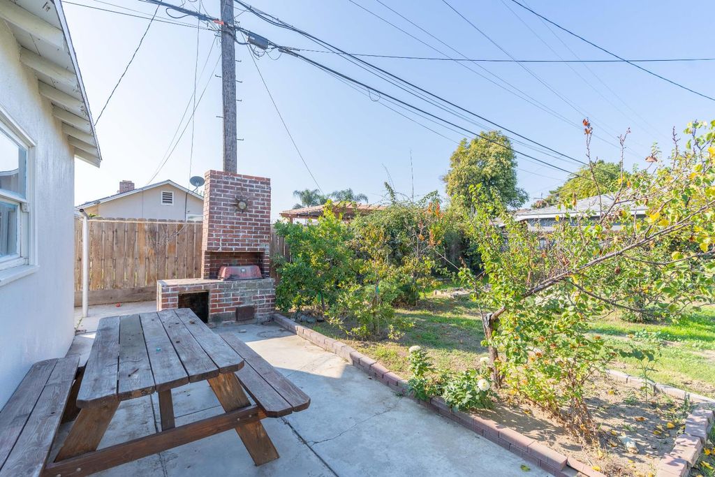 Image 9 of property listing at 3824 Arden Drive S, Fresno, CA 93703