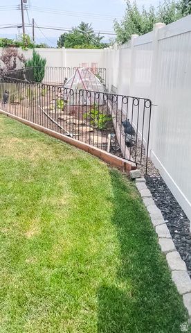 6061 S DEE PARK DR, Taylorsville, UT 84129