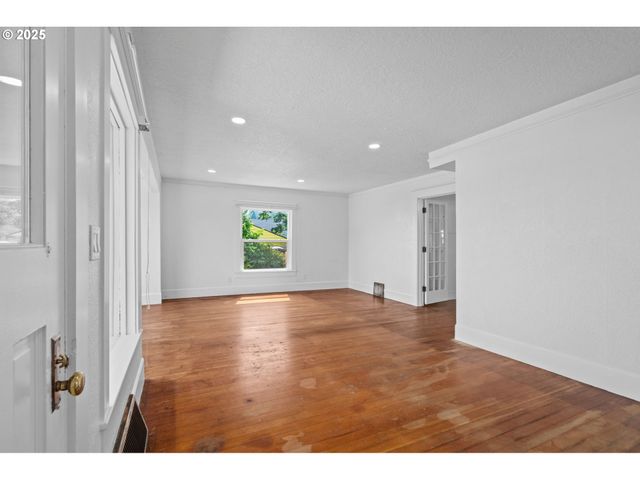 322 W C St, Rainier, OR 97048