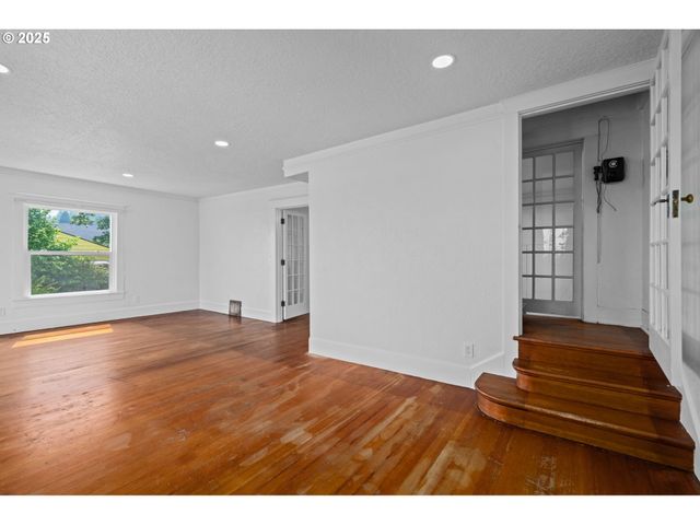 322 W C St, Rainier, OR 97048