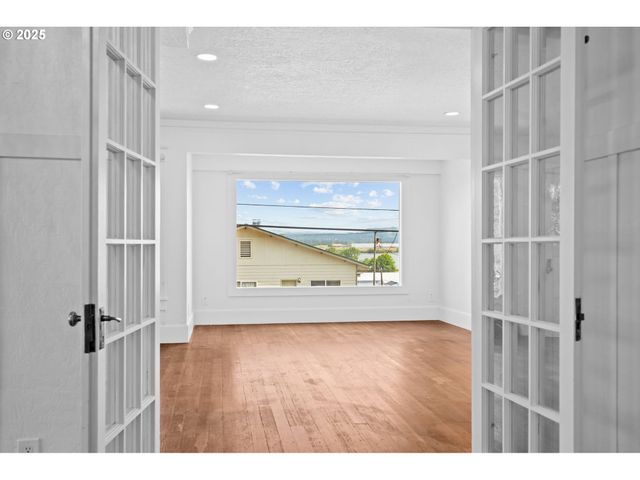 322 W C St, Rainier, OR 97048