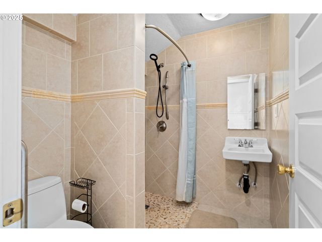 322 W C St, Rainier, OR 97048