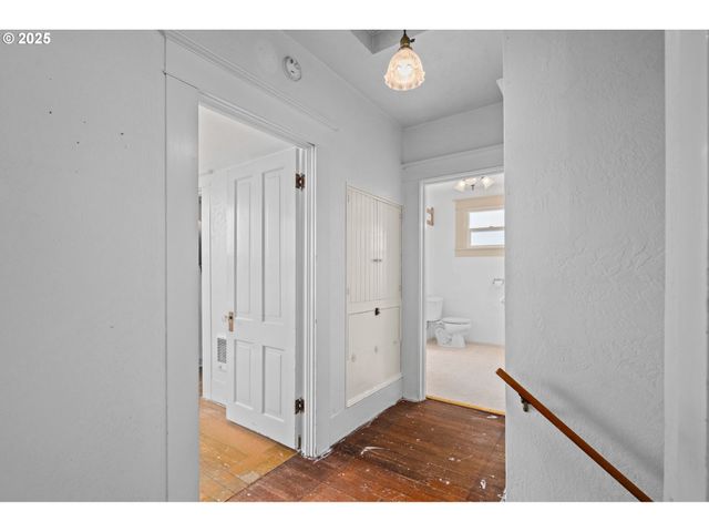 322 W C St, Rainier, OR 97048