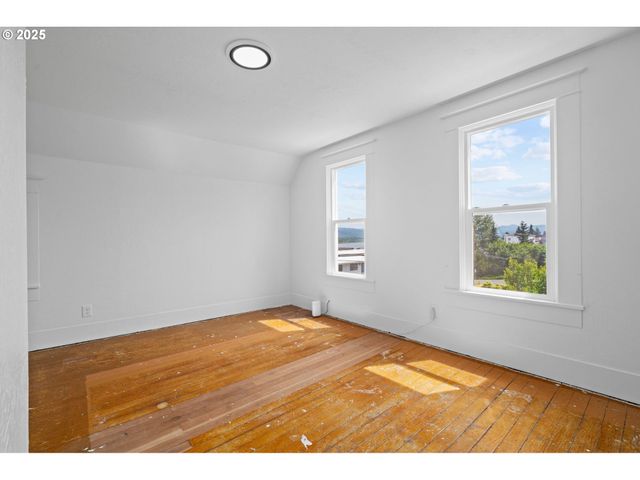 322 W C St, Rainier, OR 97048