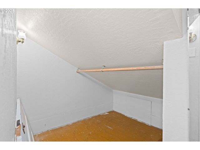 322 W C St, Rainier, OR 97048