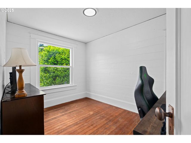 322 W C St, Rainier, OR 97048