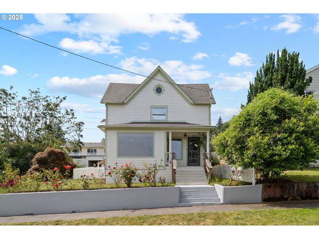 322 W C St, Rainier, OR 97048