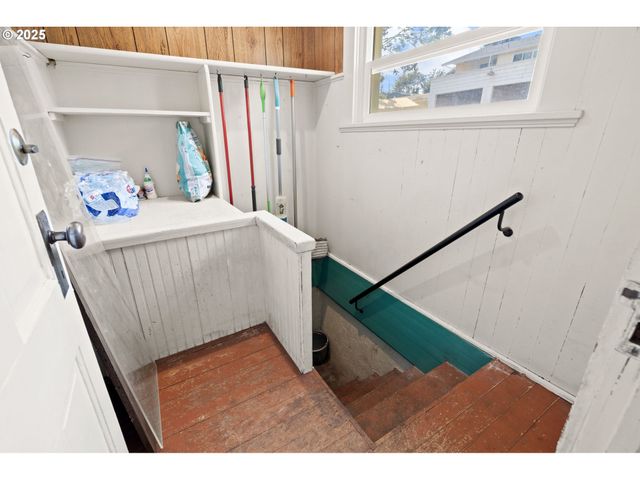 322 W C St, Rainier, OR 97048