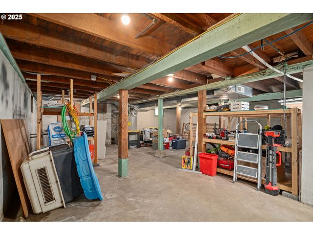 322 W C St, Rainier, OR 97048