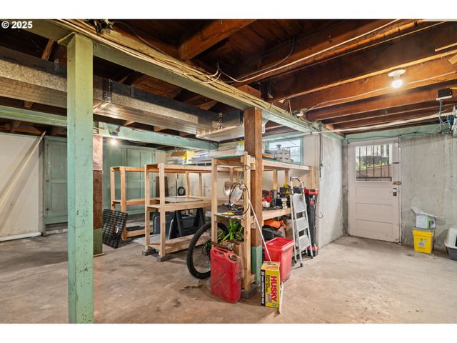 322 W C St, Rainier, OR 97048