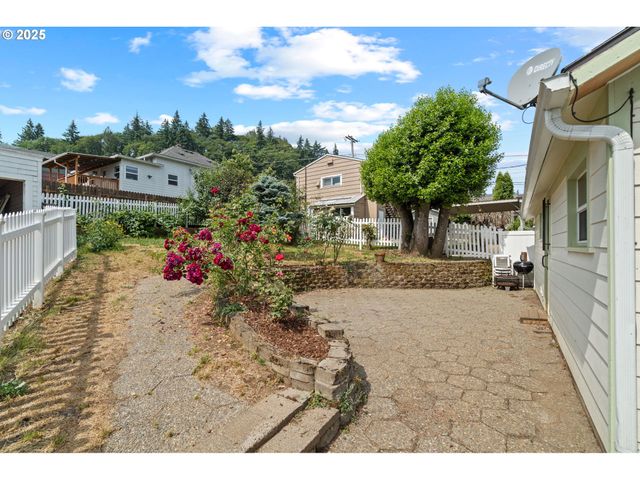 322 W C St, Rainier, OR 97048
