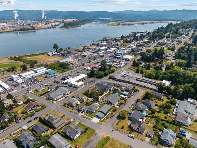 322 W C St, Rainier, OR 97048