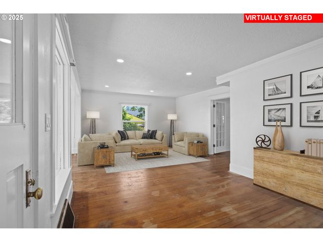 322 W C St, Rainier, OR 97048