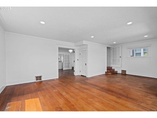 322 W C St, Rainier, OR 97048