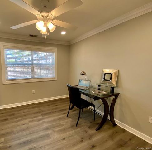 86 Adams Way 86, Sayville, NY 11782