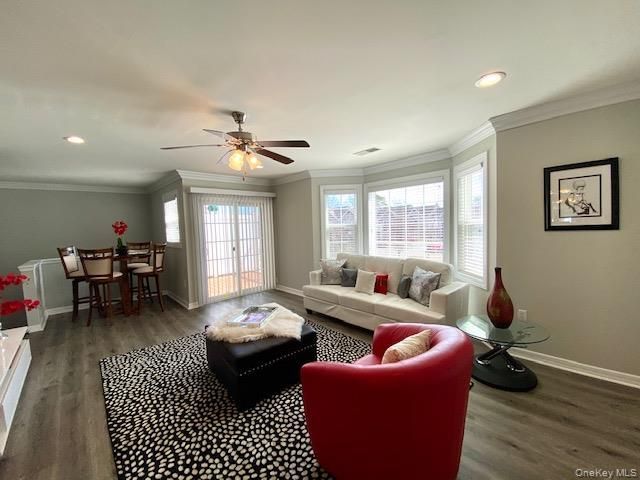 86 Adams Way 86, Sayville, NY 11782