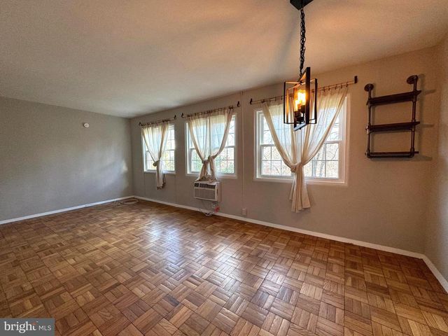 1726 PRESTON RD, Alexandria, VA 22302