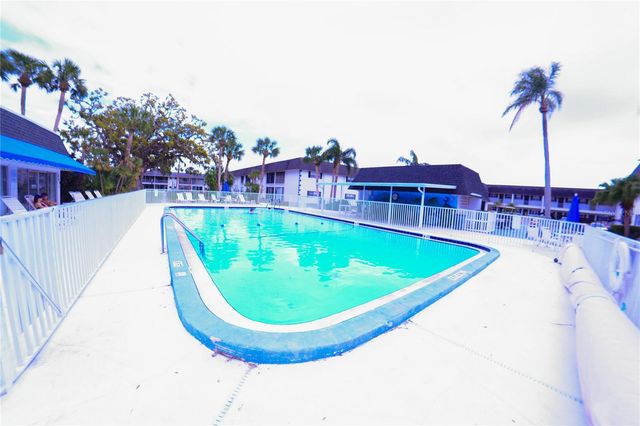 105 47TH AVENUE DRIVE W 377, Bradenton, FL 34207