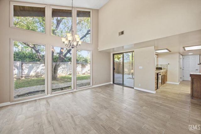 7700 Las Cruces Avenue, Bakersfield, CA 93309