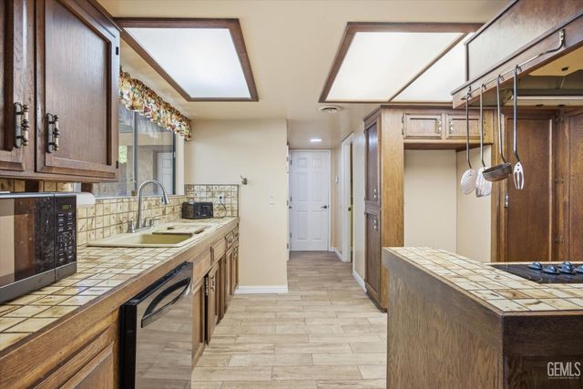 7700 Las Cruces Avenue, Bakersfield, CA 93309