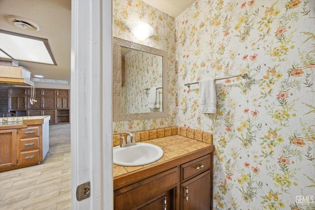 7700 Las Cruces Avenue, Bakersfield, CA 93309