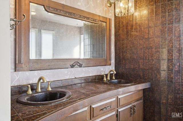 7700 Las Cruces Avenue, Bakersfield, CA 93309