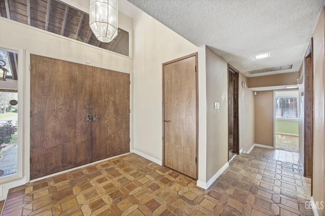 7700 Las Cruces Avenue, Bakersfield, CA 93309