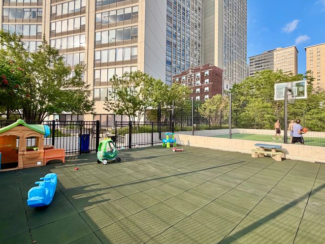 3930 N Pine Grove Avenue 1708, Chicago, IL 60613