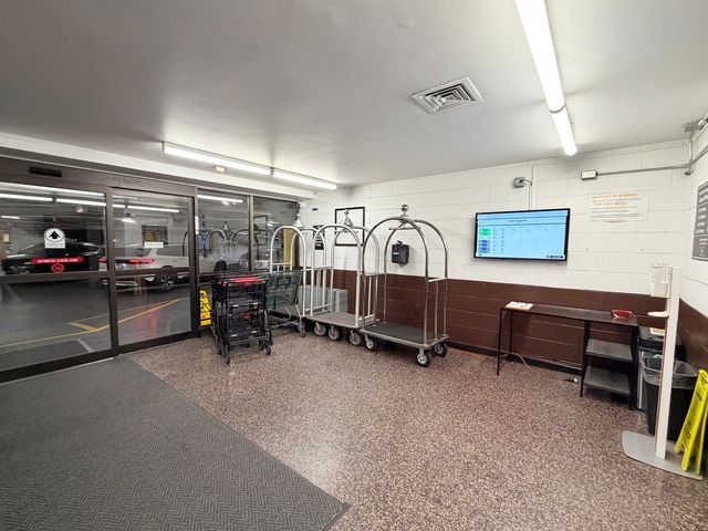 3930 N Pine Grove Avenue 1708, Chicago, IL 60613