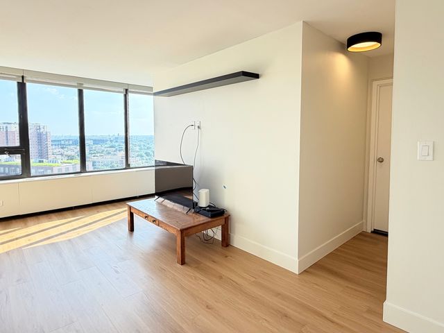 3930 N Pine Grove Avenue 1708, Chicago, IL 60613