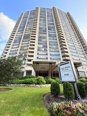 3930 N Pine Grove Avenue 1708, Chicago, IL 60613
