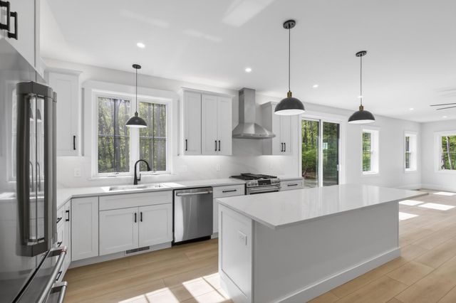 5 Highland Avenue, Salem, NH 03079