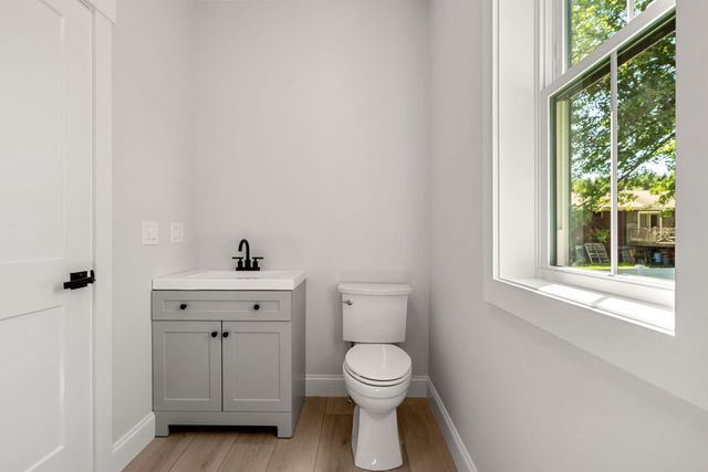 5 Highland Avenue, Salem, NH 03079