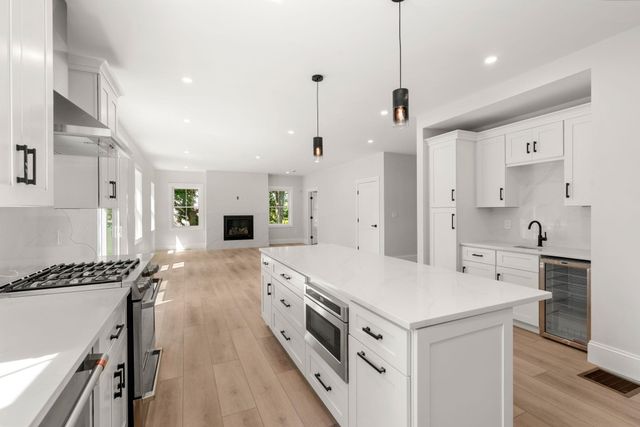 5 Highland Avenue, Salem, NH 03079