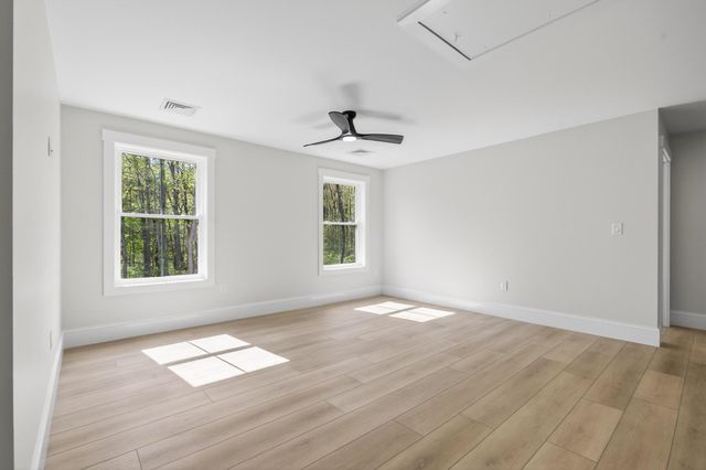 5 Highland Avenue, Salem, NH 03079