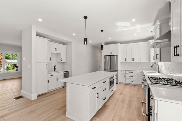 5 Highland Avenue, Salem, NH 03079