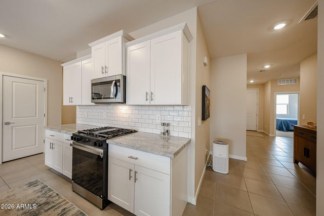 16062 W GRAY FOX Trail, Surprise, AZ 85387