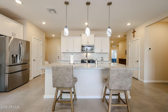 16062 W GRAY FOX Trail, Surprise, AZ 85387