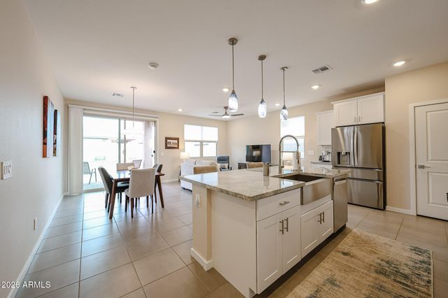 16062 W GRAY FOX Trail, Surprise, AZ 85387