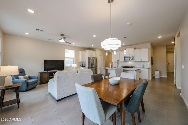 16062 W GRAY FOX Trail, Surprise, AZ 85387