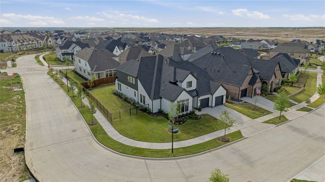 2113 Heather Hills Drive, Fort Worth, TX 76008