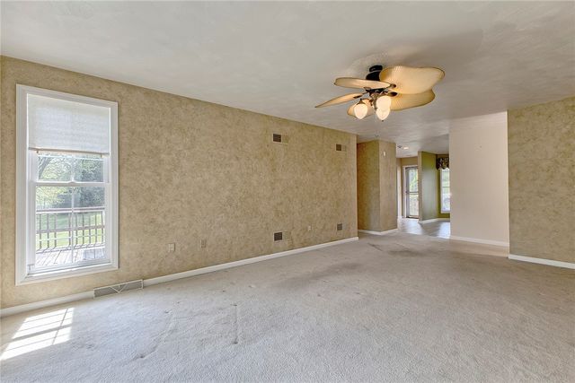 1009 Derekton Dr, Unity Twp, PA 15650