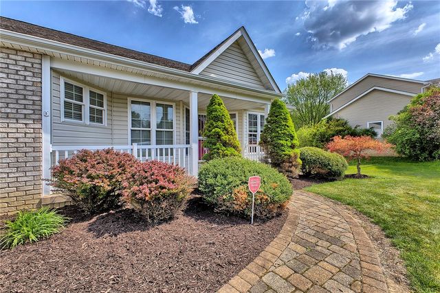 1009 Derekton Dr, Unity Twp, PA 15650