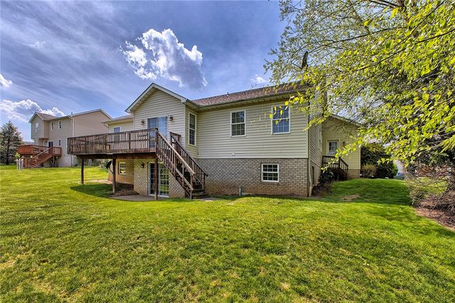 1009 Derekton Dr, Unity Twp, PA 15650