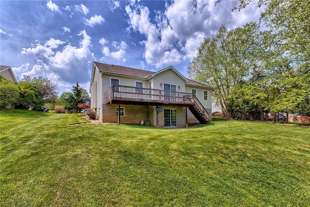1009 Derekton Dr, Unity Twp, PA 15650