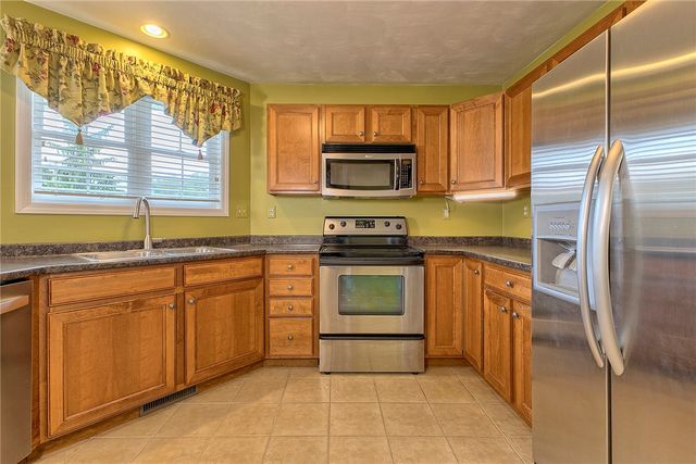 1009 Derekton Dr, Unity Twp, PA 15650
