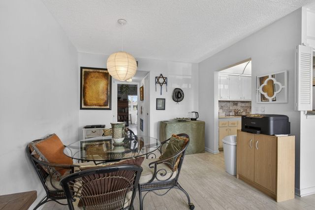 106 Camden E, West Palm Beach, FL 33417